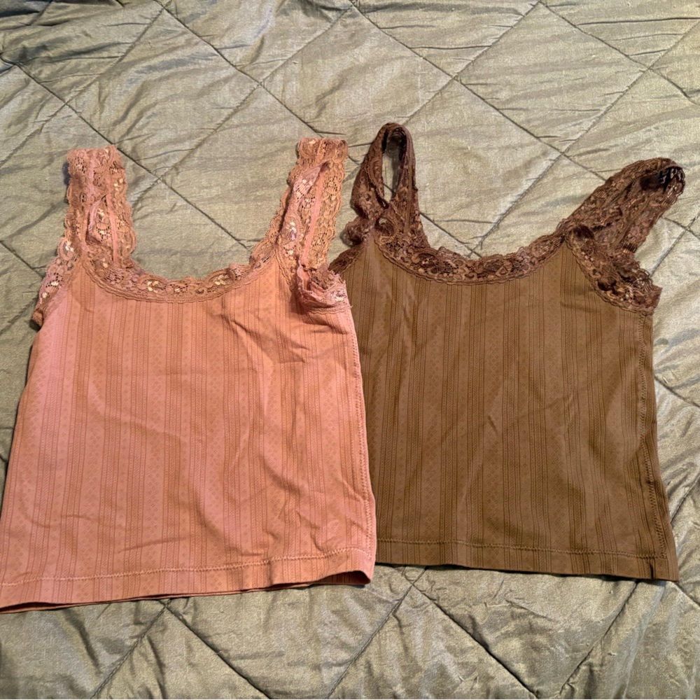 Wild Skye Set of Two Lace Trim Tank Tops